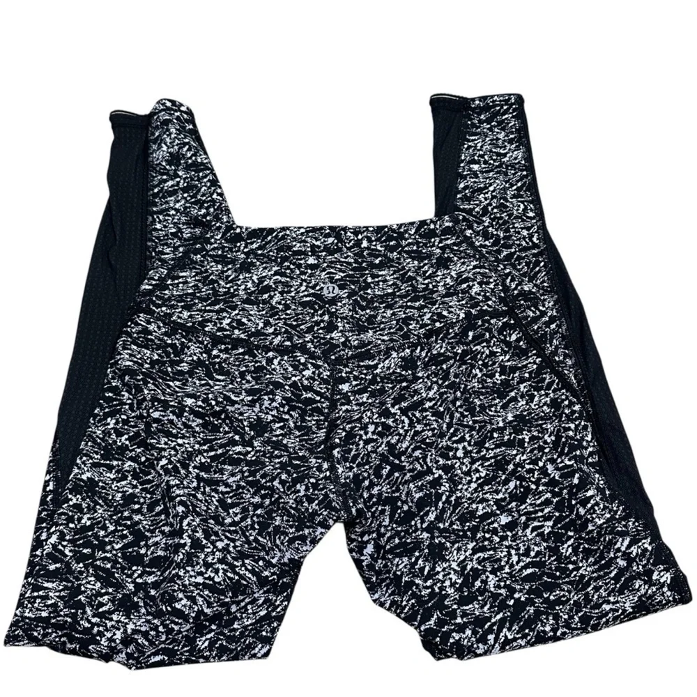 Lululemon black and white leggings